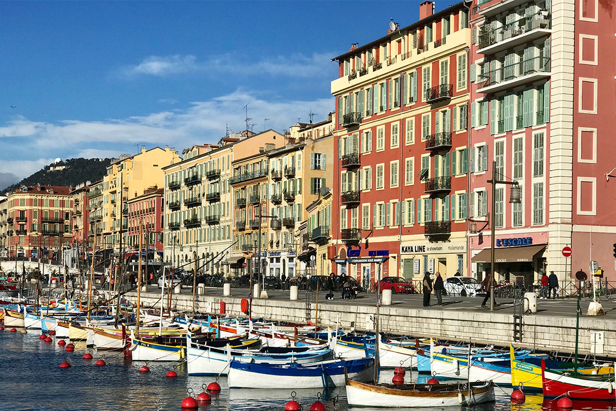 A Week on the French Riviera, Guide